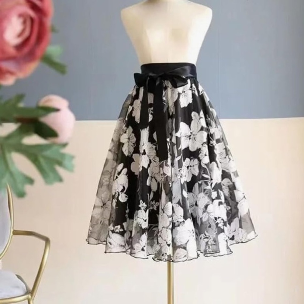 Boutique Black Floral Lace Layered Midi Skirt